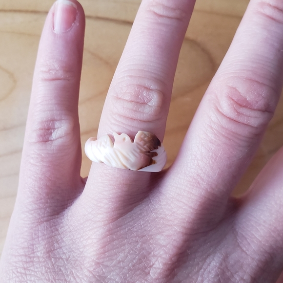 Lot of Two Handcarved Conch Shell Rings, One Dove Shell Ring and One Lotus Ring - Picture 5 of 6